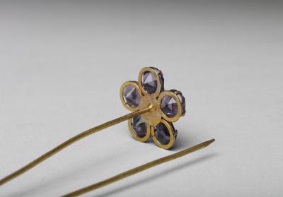 图片[3]-Gilt bronze hairpin decorated with faceted glass inlay.-China Archive